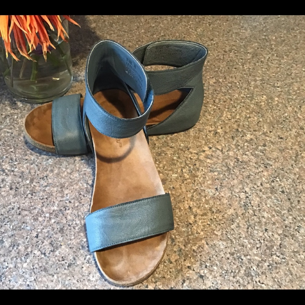 Chocolat Blu shoes women’s size 36 Us size 6